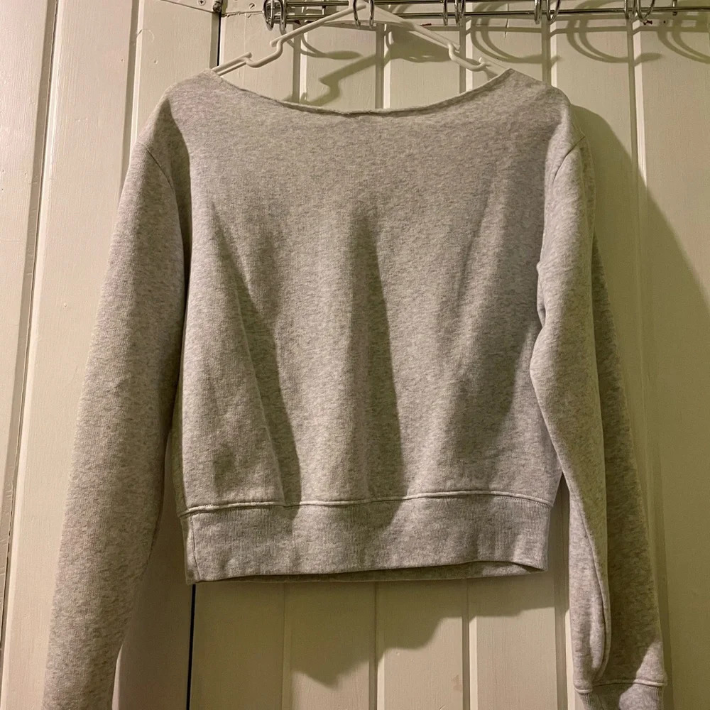 Vs pink rhinestone bling cropped sweatshirt X-small NWOT - Picture 4 of 7